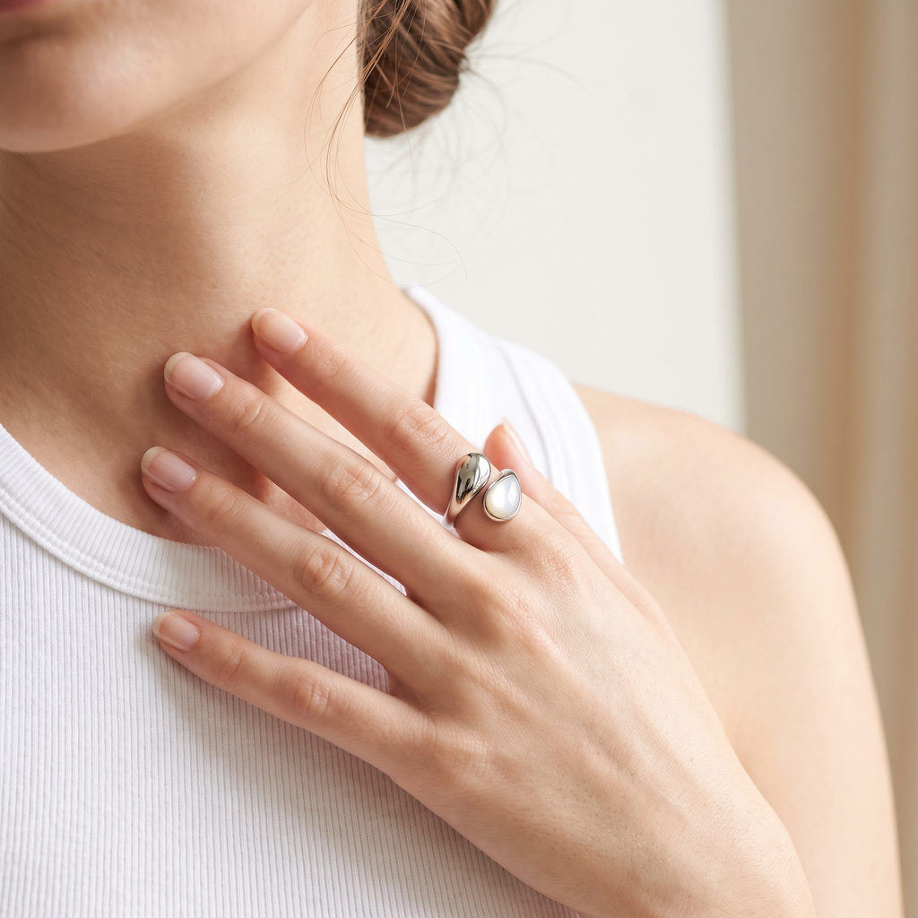 Bague Rosée – Acier inoxydable argenté, cabochon nacré, ajustable
